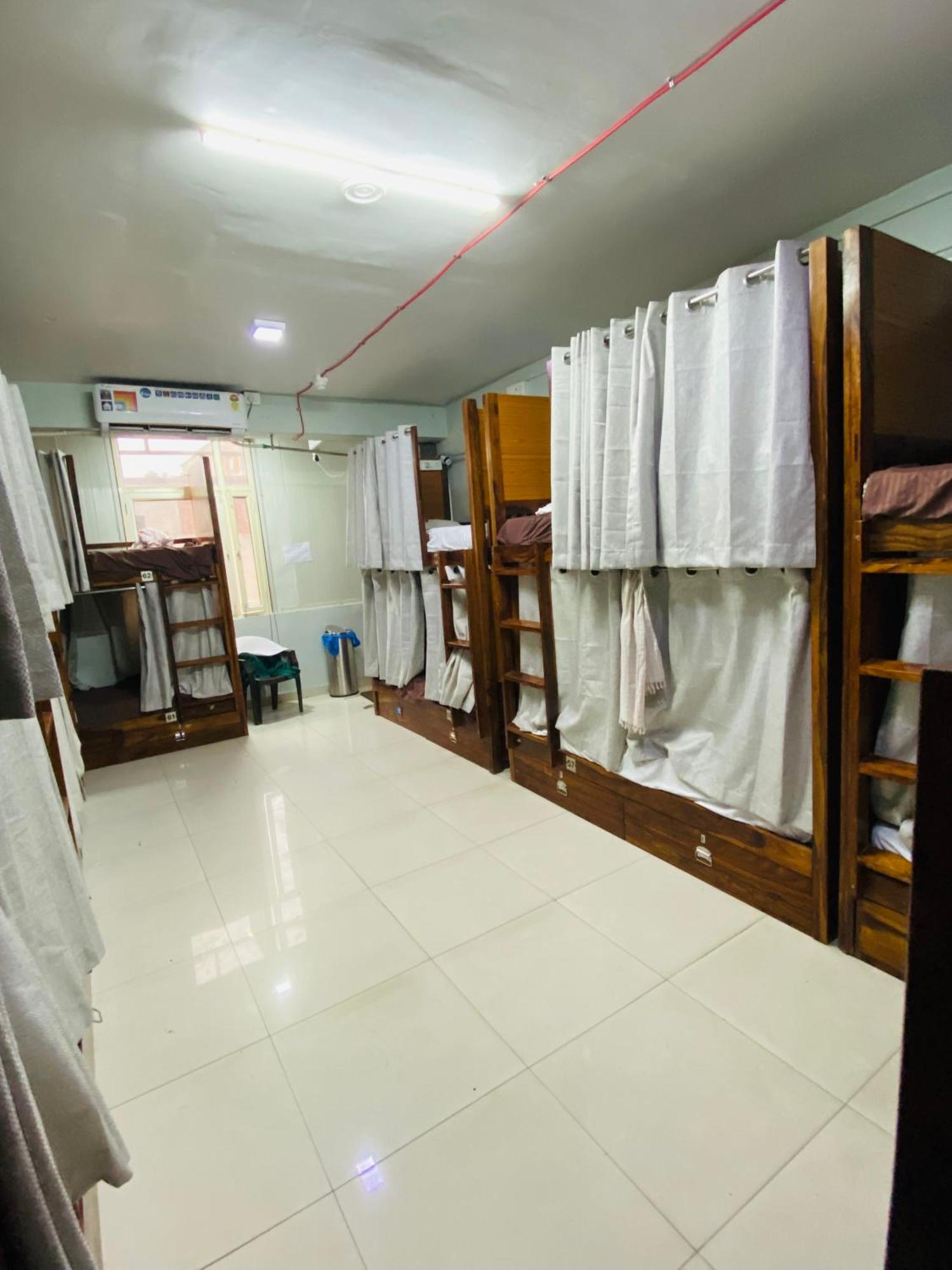 Homestay Ac Dormitory New Delhi Eksteriør billede