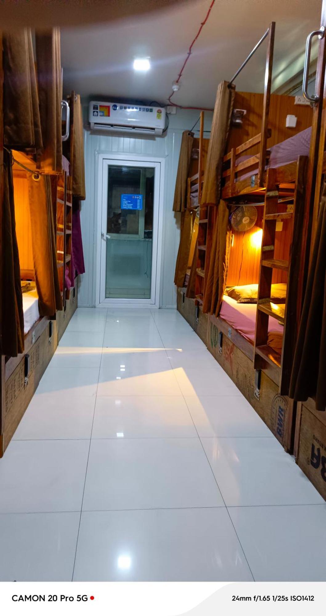 Homestay Ac Dormitory New Delhi Eksteriør billede