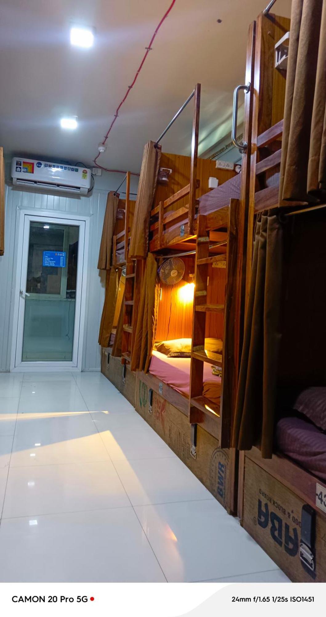 Homestay Ac Dormitory New Delhi Eksteriør billede